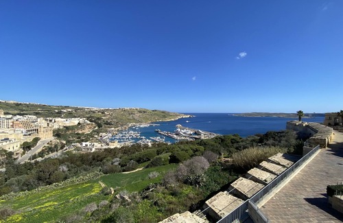 Ghajnsielem Villa | Superior Villa at Fort Chambray perfect for family holidays.