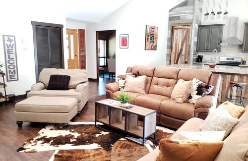 Woods of Shavano Casa | Superiorly located, beautiful spacious house: 4bed/2 bath, private yard, garage