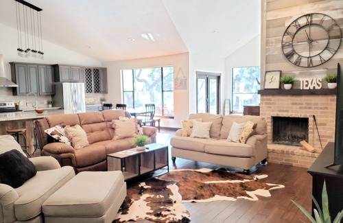 Woods of Shavano Casa | Superiorly located, beautiful spacious house: 4bed/2 bath, private yard, garage