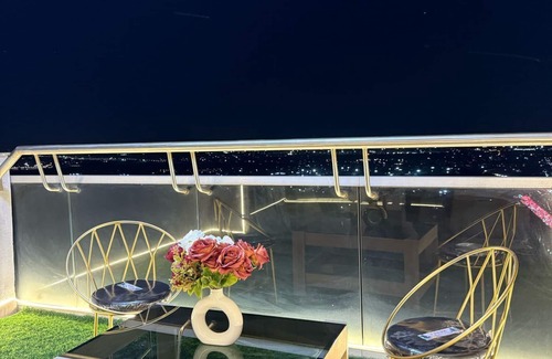 Noida Apartamento | Supernova spira studio apartment with Yamuna river and city view