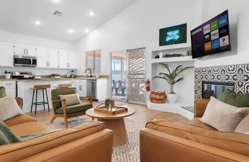 North Las Vegas Casa | Supreme 5BDR Oasis w/Pool,Pickle Ball,Golf & More!