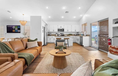 North Las Vegas Casa | Supreme 5BDR Oasis w/Pool,Pickle Ball,Golf & More!