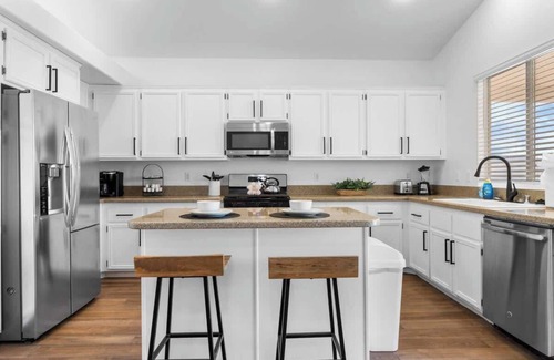North Las Vegas Casa | Supreme 5BDR Oasis w/Pool,Pickle Ball,Golf & More!