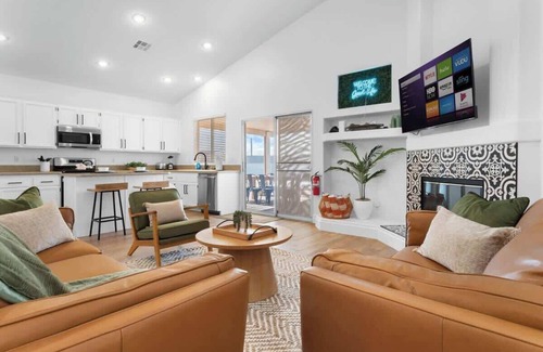 North Las Vegas Casa | Supreme 5BDR Oasis w/Pool,Pickle Ball,Golf & More!