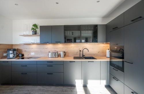 Friedrichstadt Apartamento | Supreme City Dream mit Terrasse und Parkplatz - 110m²