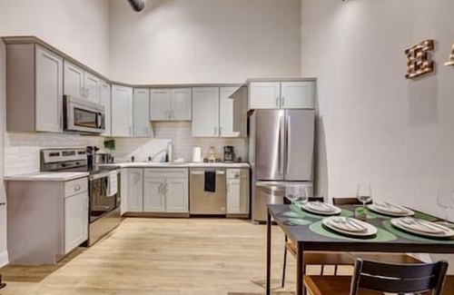 East Stroudsburg Apartamento | Supreme Luxury Industrial Style King Suite