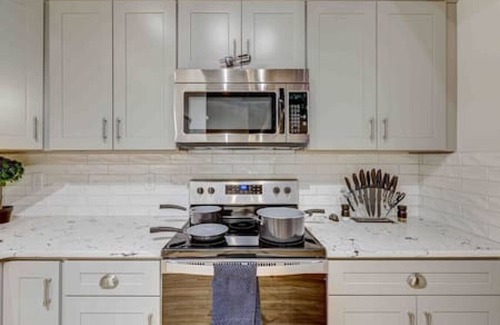 East Stroudsburg Apartamento | Supreme Luxury Industrial Style King Suite