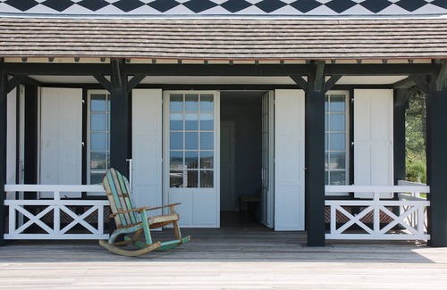 Deauville Casa | Sur les Planches de Deauville, les Pieds Dans L'eau