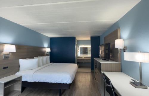 Northside Cabina | SureStay by Best Western Jacksonville Airport