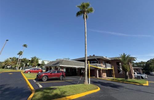 Northside Cabina | SureStay by Best Western Jacksonville Airport