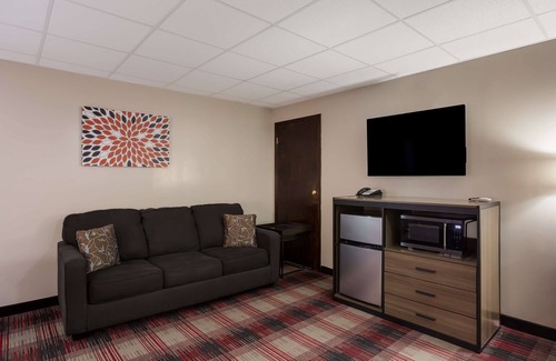 Higginsville Hotel | SureStay Hotel by Best Western Higginsville