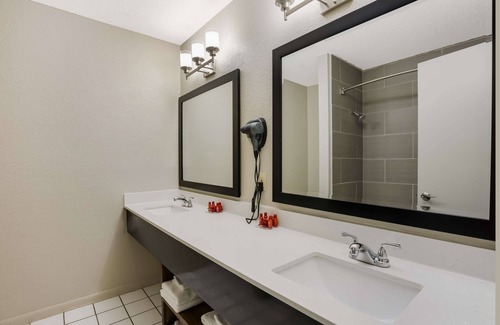 Higginsville Hotel | SureStay Hotel by Best Western Higginsville