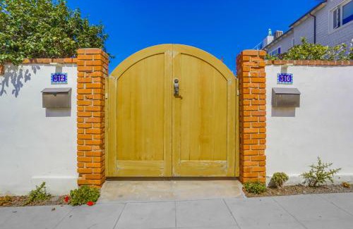 Beach Barber Tract Casa | Surf and Sand Beach Bungalow