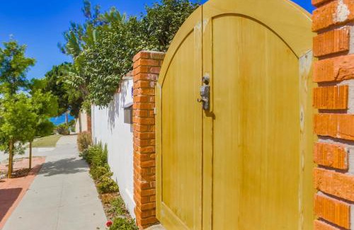Beach Barber Tract Casa | Surf and Sand Beach Bungalow