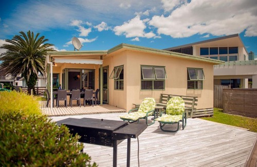 Whangamata Casa | Surf Beach Views - Whangamata Holiday Home