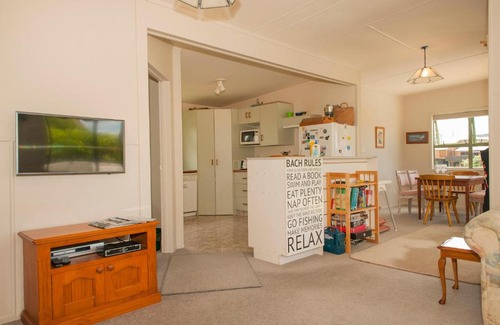 Whangamata Casa | Surf Beach Views - Whangamata Holiday Home