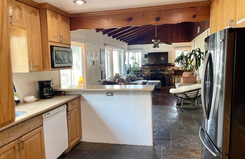 Huntington Beach Casa | Surf City Beach Cottages... Steps to the ocean..🛖🏝️🐶