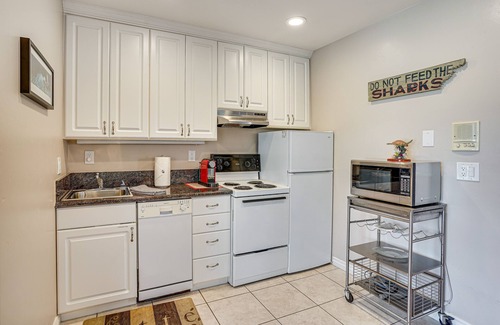 Huntington Beach Casa | Surf City Getaway - Walk to Sand!