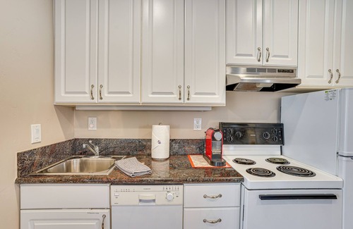 Huntington Beach Casa | Surf City Getaway - Walk to Sand!