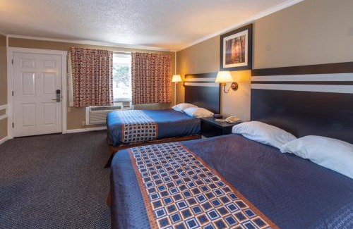 Fort Bragg Hotel | Surf Motel and Gardens