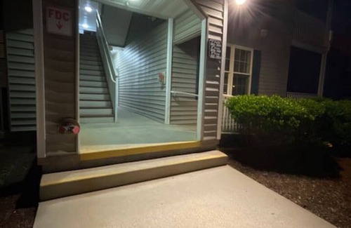 Rehoboth Beach Condominio | Surf Shack Condo! Centrally located to beaches, shopping, and entertainment