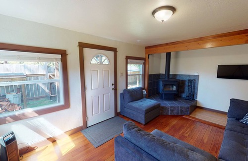 Westhaven-Moonstone Cabaña | Surf Shack - Dog Friendly & Near Moonstone Beach!