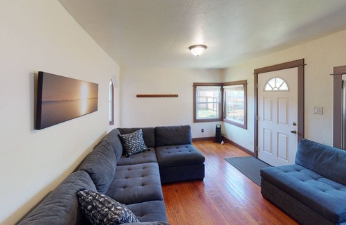 Westhaven-Moonstone Cabaña | Surf Shack - Dog Friendly & Near Moonstone Beach!