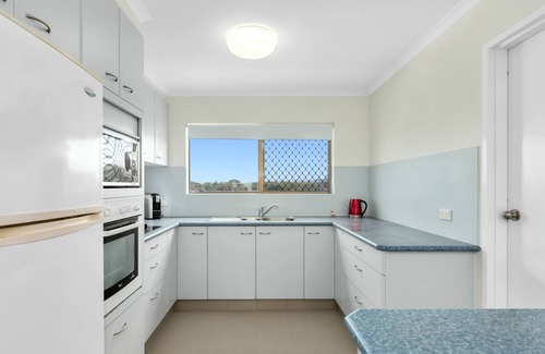 Kingscliff Apartamento | Surf Side Apartment 11 - Beachfront Bliss with Ocean Views, Comfy Lounge, and Easy Access