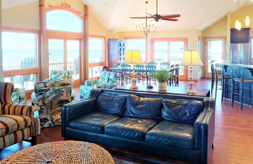 Carova Beach Casa | SURF VIEWS from this BEAUTIFULLY maintained OCEANFRONT