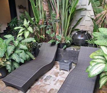 Downtown Kuta Apartamento | SURFARIS INN on poppies 2
