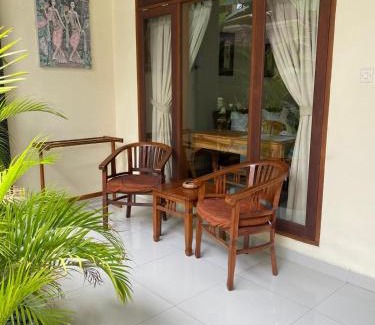 Downtown Kuta Apartamento | SURFARIS INN on poppies 2