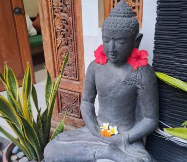 Downtown Kuta Apartamento | SURFARIS INN on poppies 2