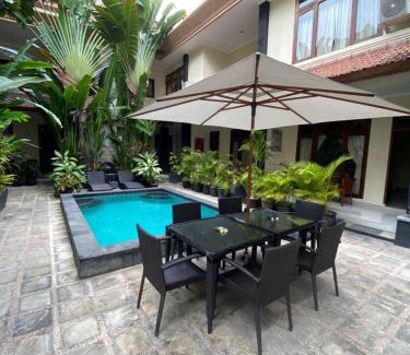 Downtown Kuta Apartamento | SURFARIS INN on poppies 2