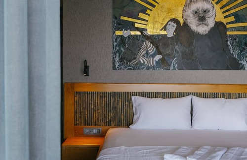 Bodrum City Center Apartamento | Surfer Caravan Gastro Pub & Suites - Gorilla Suite