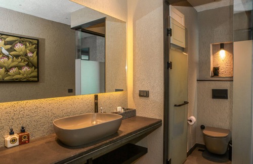 Bodrum City Center Apartamento | Surfer Caravan Gastro Pub & Suites - Gorilla Suite