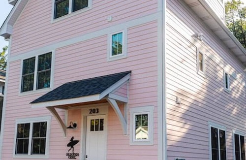 Michigan City Casa | Surfer Girl-New Custom Home Built for a Crowd!
