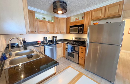 Waikiki Condominio | Surfer's Sanctuary at Waikiki Lanais
