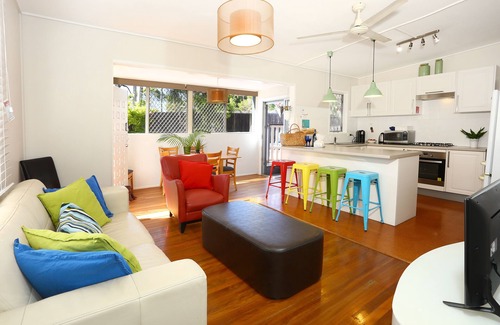Southport Cabaña | Surfers Beach Cottage Pet Friendly