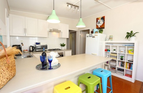 Southport Cabaña | Surfers Beach Cottage Pet Friendly