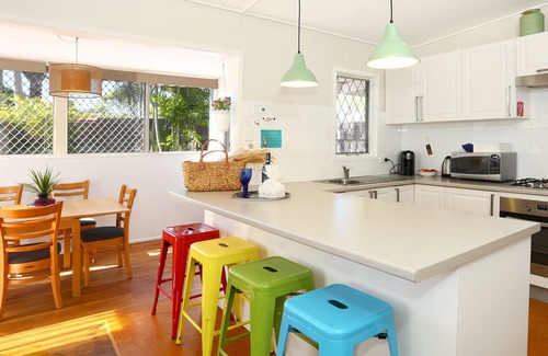 Southport Cabaña | Surfers Beach Cottage Pet Friendly