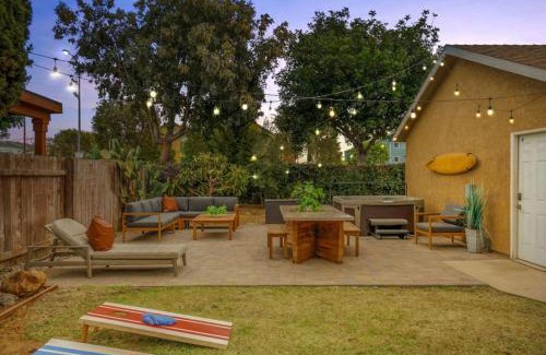 Franklin Casa | Surfers Dreams - 5min Drive to Beach with PoolTable