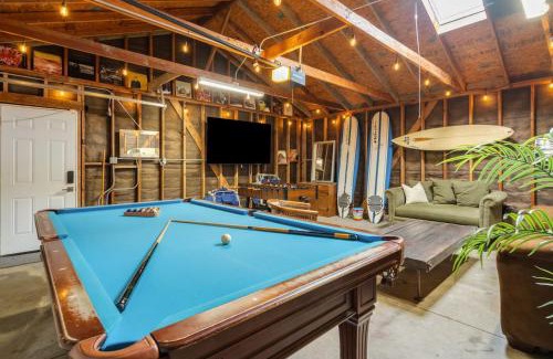 Franklin Casa | Surfers Dreams - 5min Drive to Beach with PoolTable