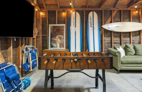 Franklin Casa | Surfers Dreams - 5min Drive to Beach with PoolTable