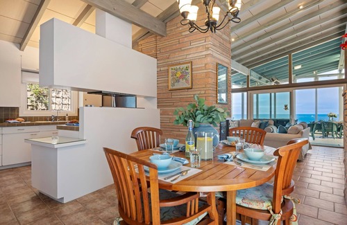 East Mesa Casa | Surfers Paradise - The Ultimate Ocean View Above Shoreline Drive