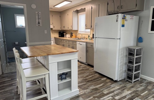 South Nags Head Casa | Surfin’ Sunrise a 4-bedroom house in awesome Nags Head just steps from the beach