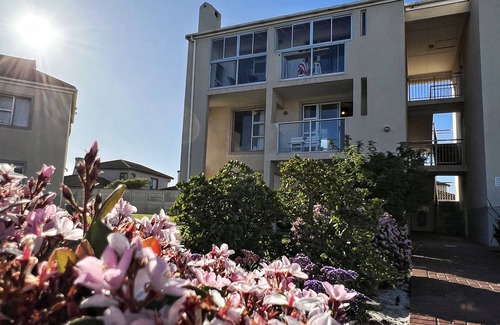 Big Bay Apartamento | Surfing Heaven Beach Security Estate 2-Beds flat- 50 meter from beach