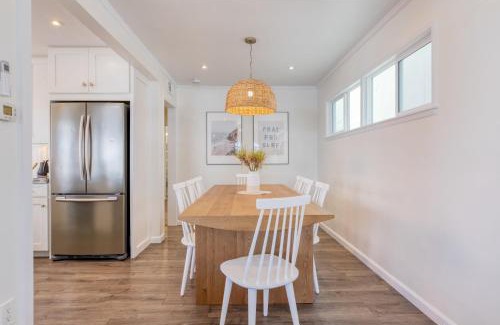 West Newport Apartamento | Surfrider I by AvantStay Walk to the Beach Patio