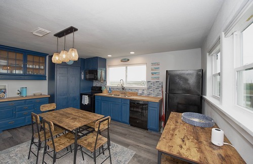 Freeport Cabaña | Surfside Christmas Bay access, walk to beach & backyard fishing