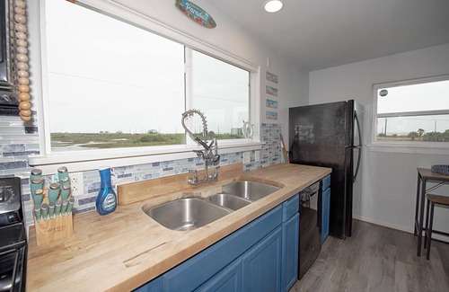 Freeport Cabaña | Surfside Christmas Bay access, walk to beach & backyard fishing