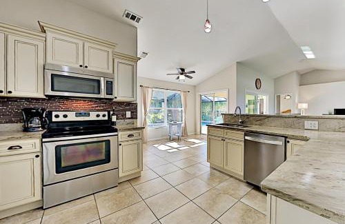 Pelican Casa | Surfside Oasis